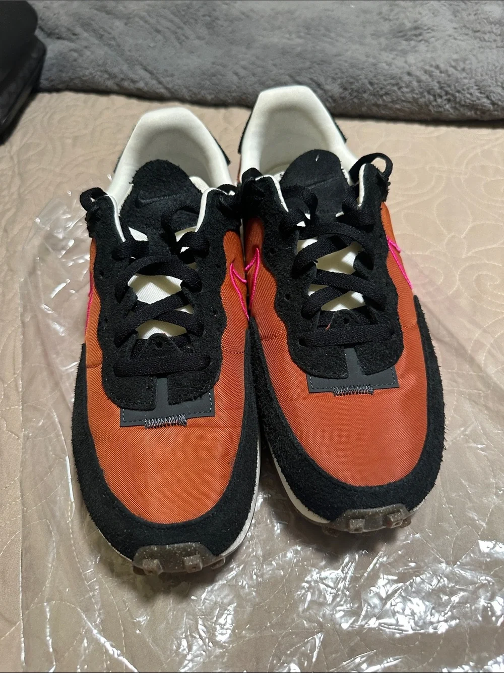 Nike Retro Runner Sneakers in rust Black & Pink
